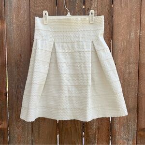 H&M Women’s White Textured Flare Skater Mini Skirt Pull On Size Small